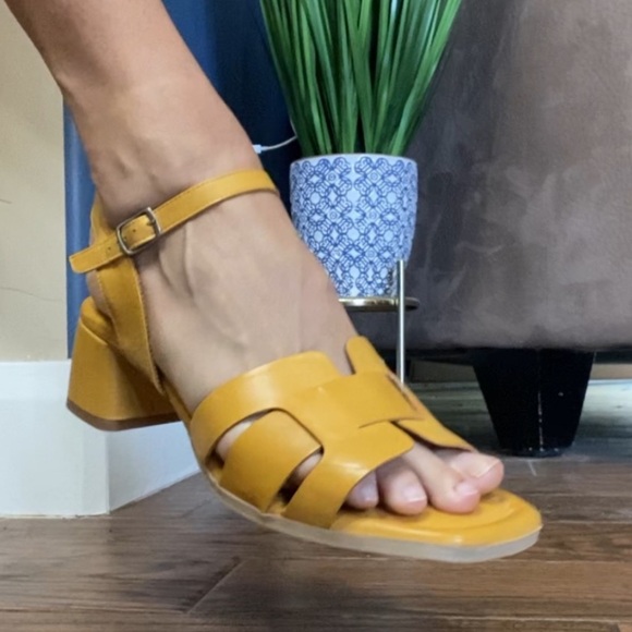 Miz Mooz Black Leather Oakley Sandals - Picture 12 of 15